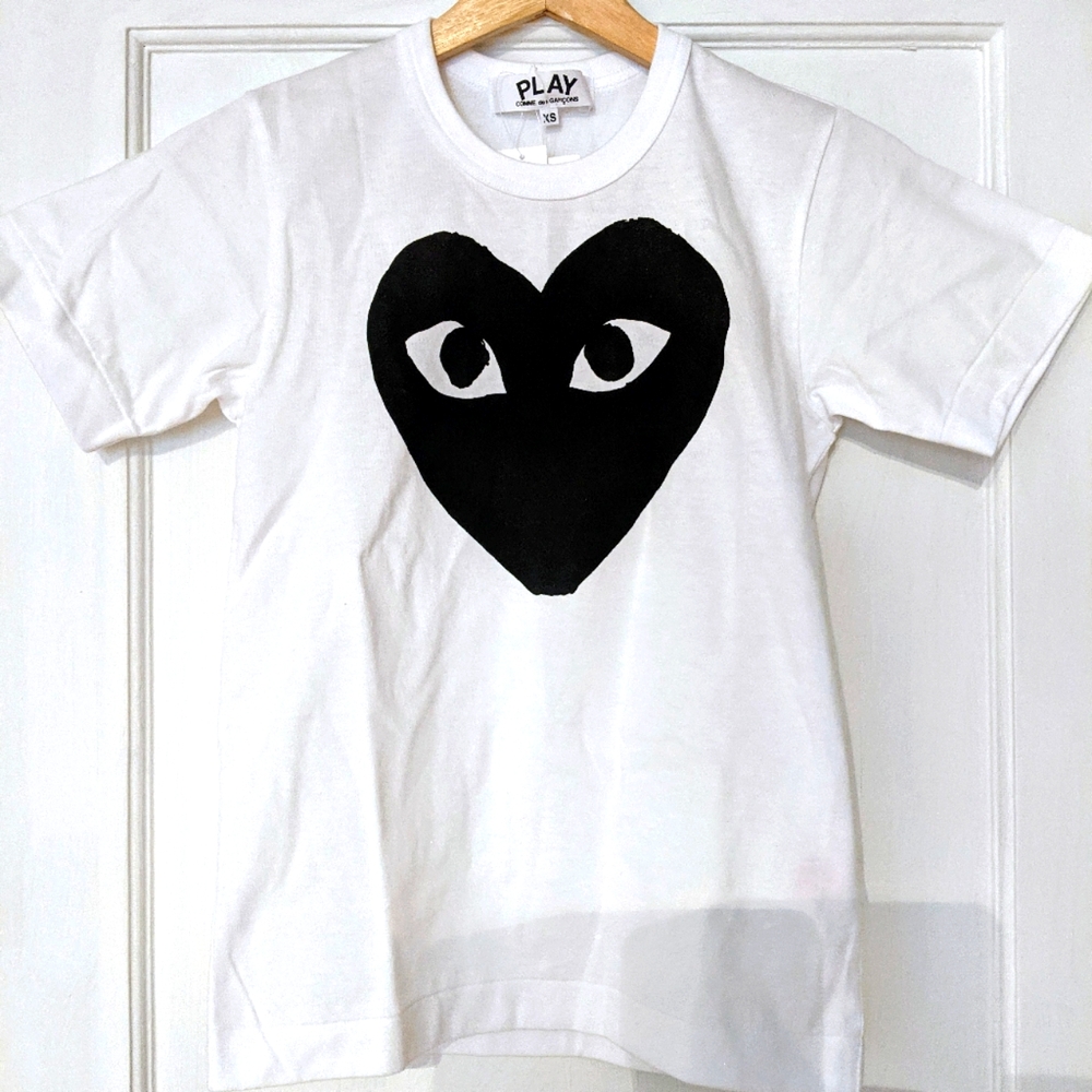 NWT Comme Des Garcons White With Black Heart Women T-shirt Size: X-Small
